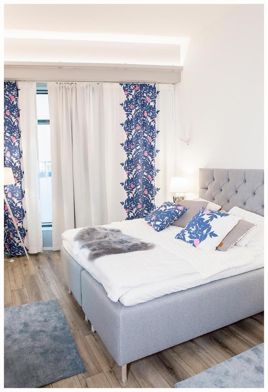Crystal Arctic Suites Rovaniemi Exterior foto Bedroom with curtains and cushions