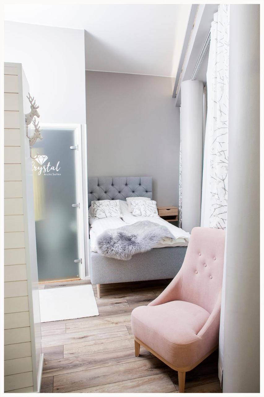 Crystal Arctic Suites Rovaniemi Exterior foto A bedroom in the Crystal Hotel