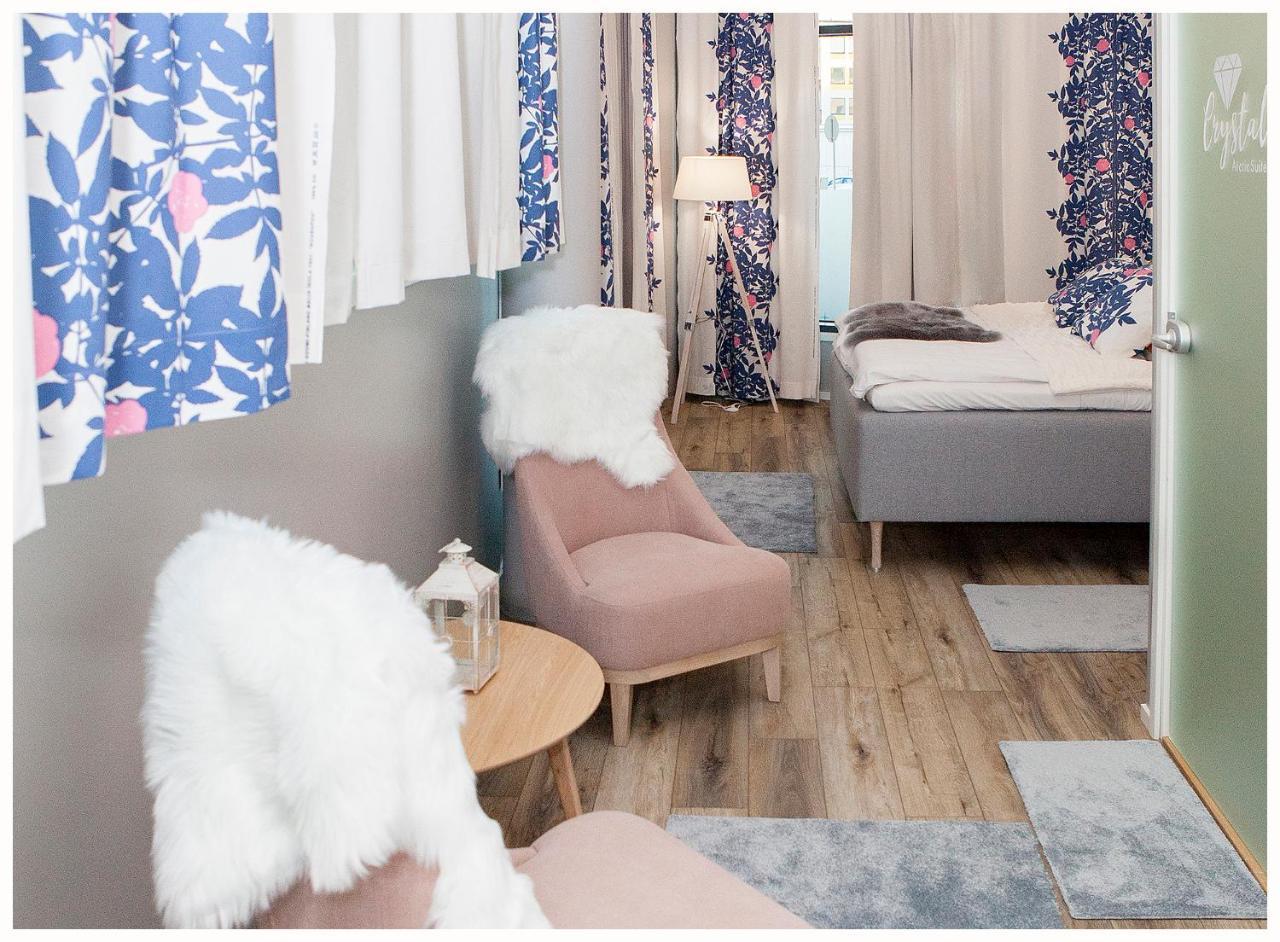 Crystal Arctic Suites Rovaniemi Exterior foto A room at the hotel